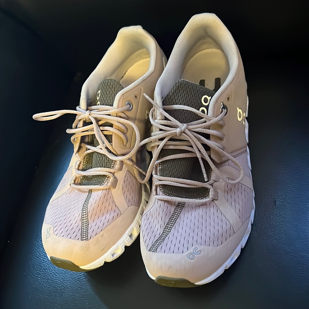 COPY - Like New OnCloud shoes size 8